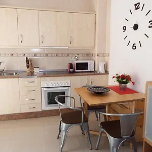 Lovely, Quiet Downtown-beach W Balcony Apartment